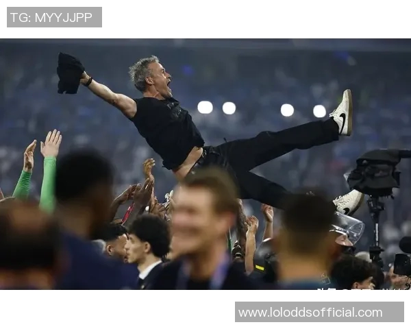 中超赛场惊现冷门巴黎圣日耳曼小胜尤文图斯引发全场沸腾