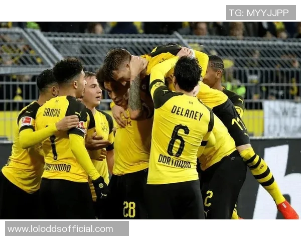 欧冠激战：多特蒙德与AC米兰战平补时进球引发全场狂欢