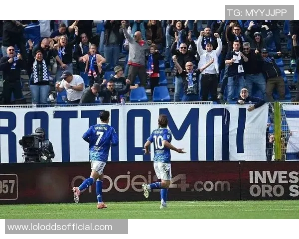 德甲经典对决拜仁与皇马战平点球大战成焦点引发全场热议 德甲经典对决拜仁与皇马战平点球大战成焦点引发全场热议